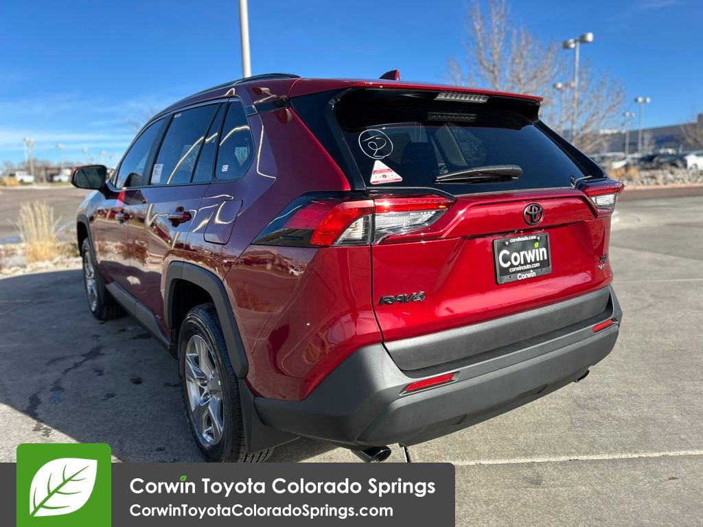 2025 Toyota RAV4 Hybrid XLE photo 3