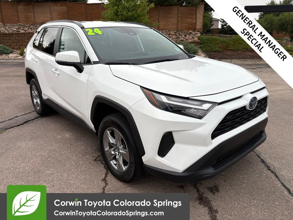 2024 Toyota RAV4 XLE's photo
