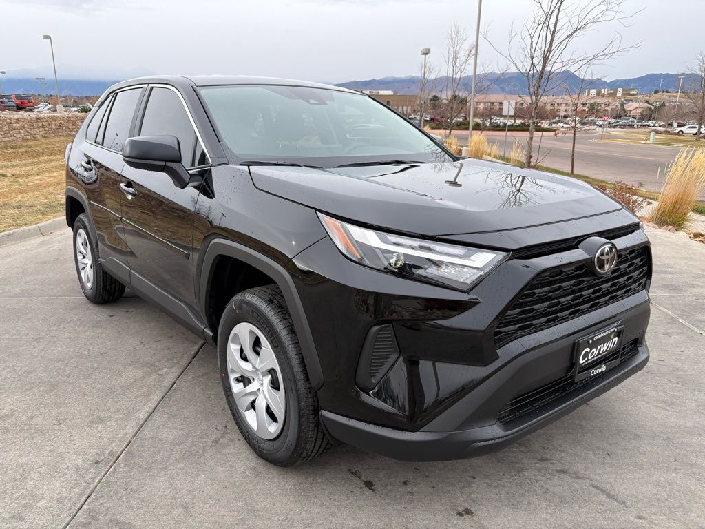 2025 Toyota RAV4 LE's photo
