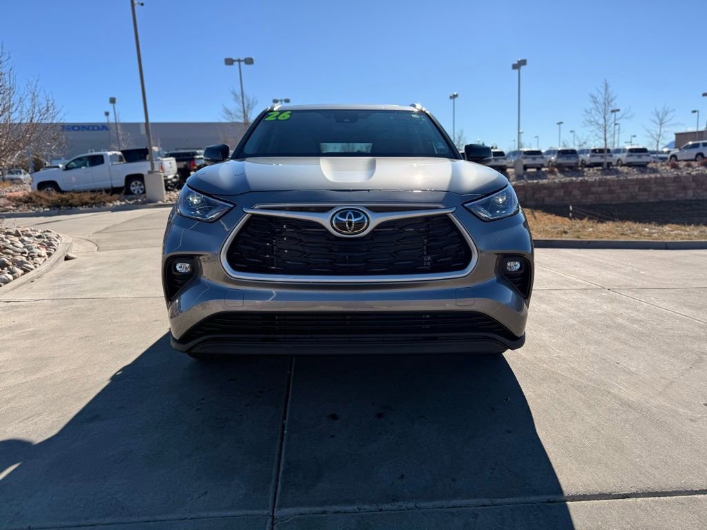 2026 Toyota Highlander XLE photo 2
