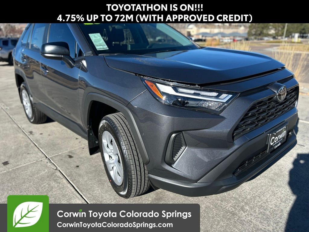 2025 Toyota RAV4 LE's photo