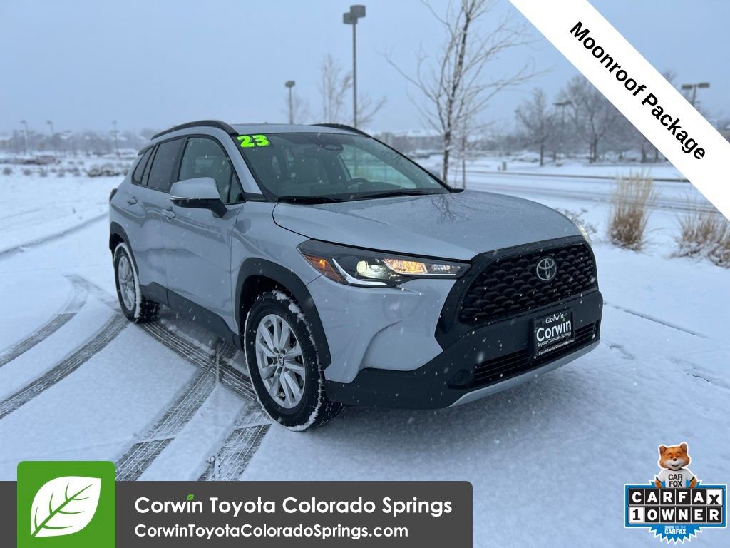 2023 Toyota Corolla Cross LE's photo