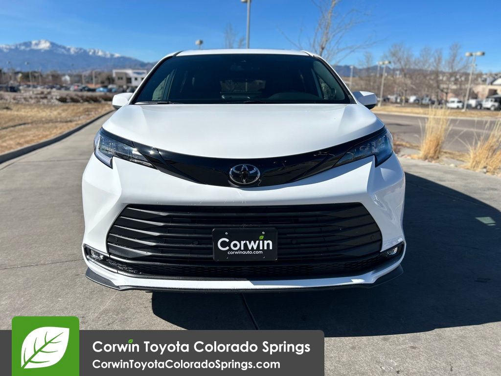 2026 Toyota Sienna Woodland Edition photo 2