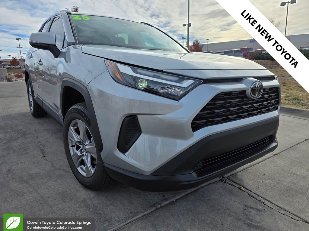 2025 Toyota RAV4 XLE's photo