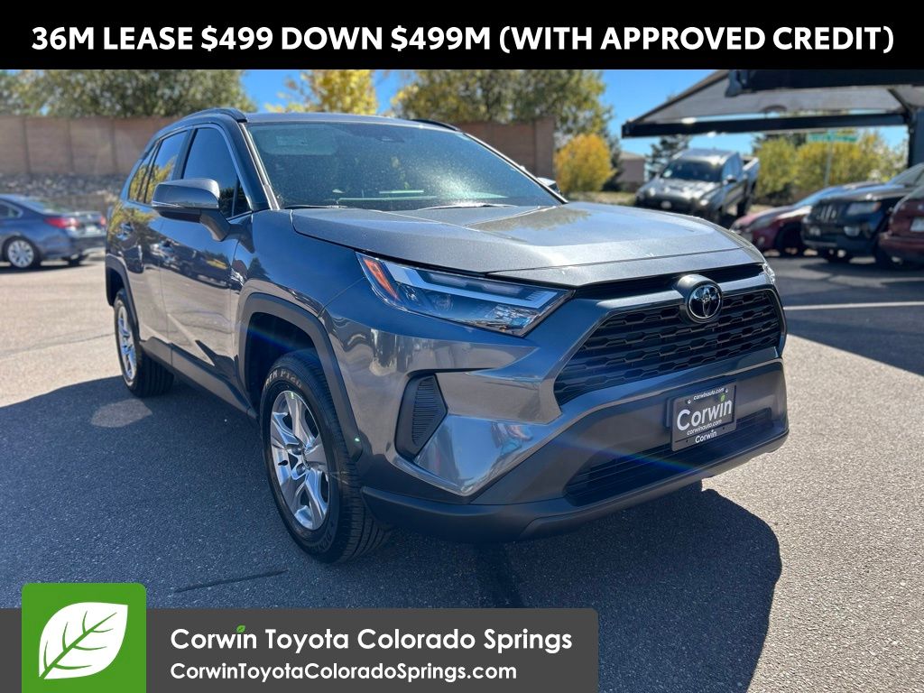 2025 Toyota RAV4 XLE's photo