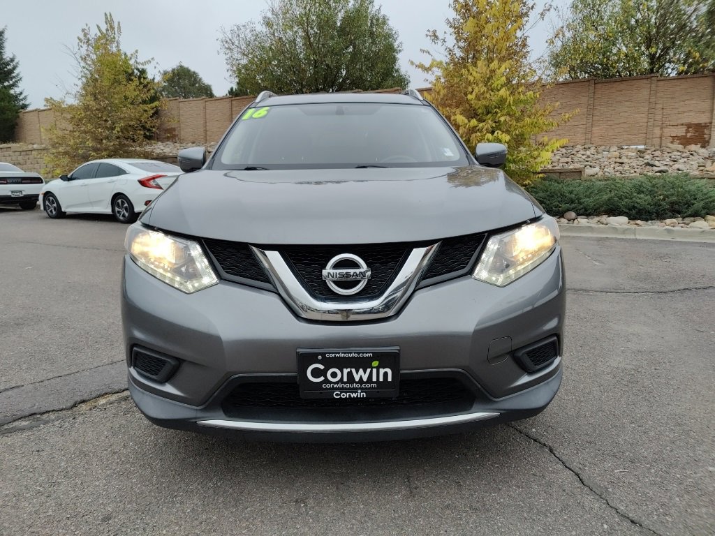 2016 Nissan Rogue SV photo 2