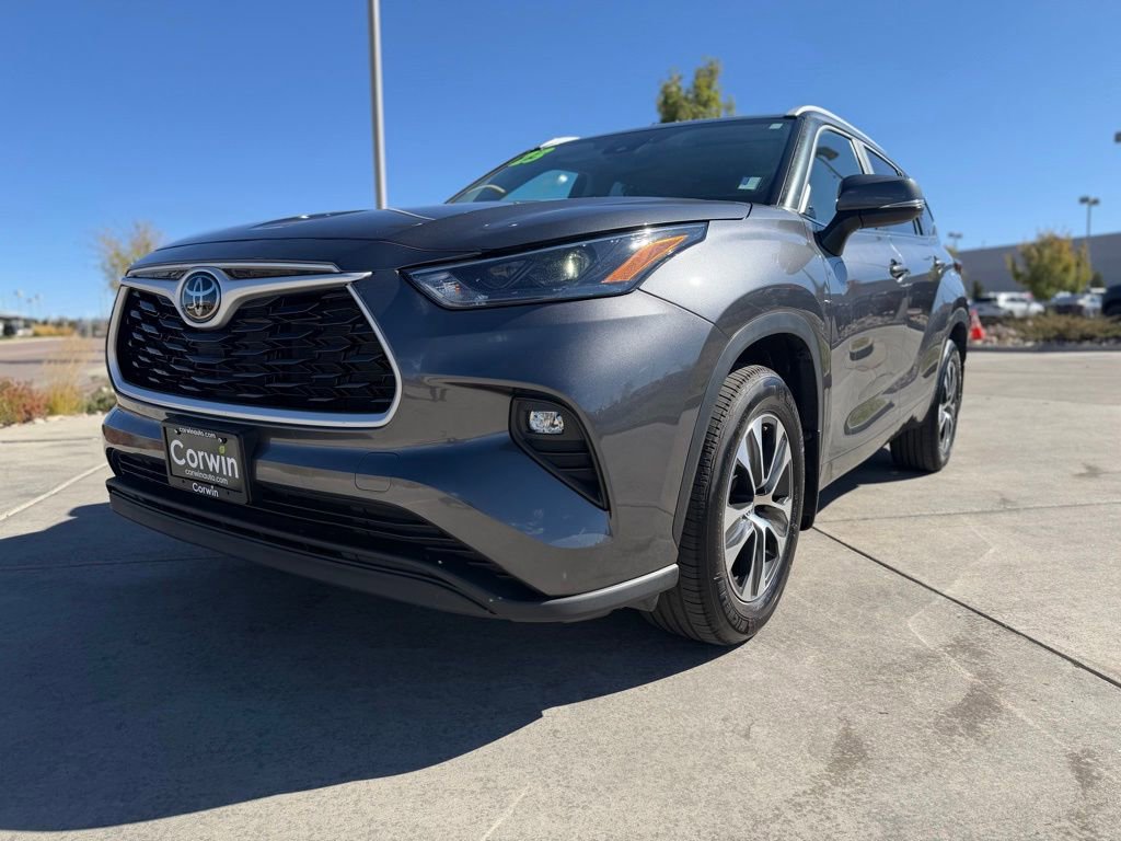 2023 Toyota Highlander XLE photo 3