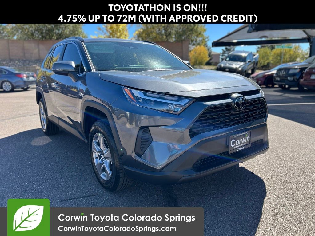 2025 Toyota RAV4 XLE's photo