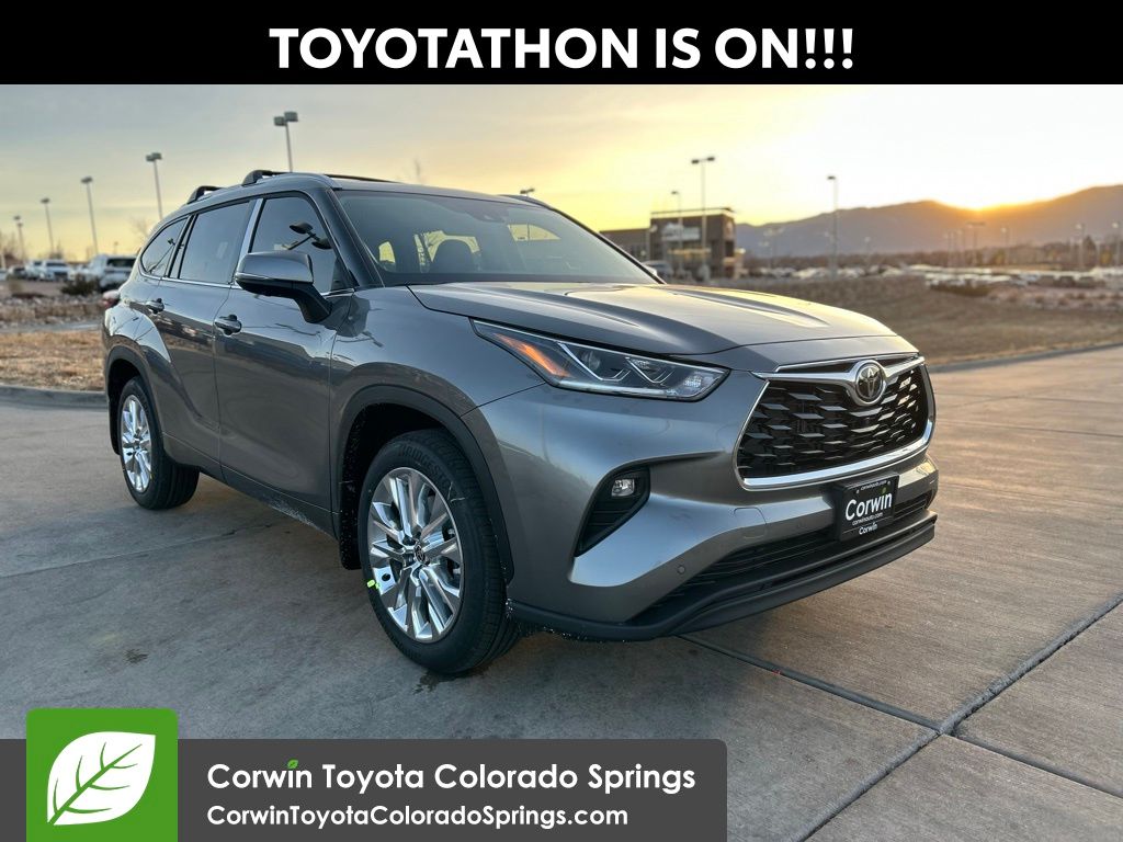 2026 Toyota Highlander Limited's photo