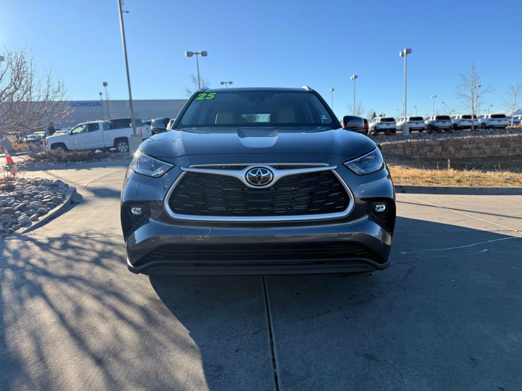 2025 Toyota Highlander Hybrid XLE photo 2