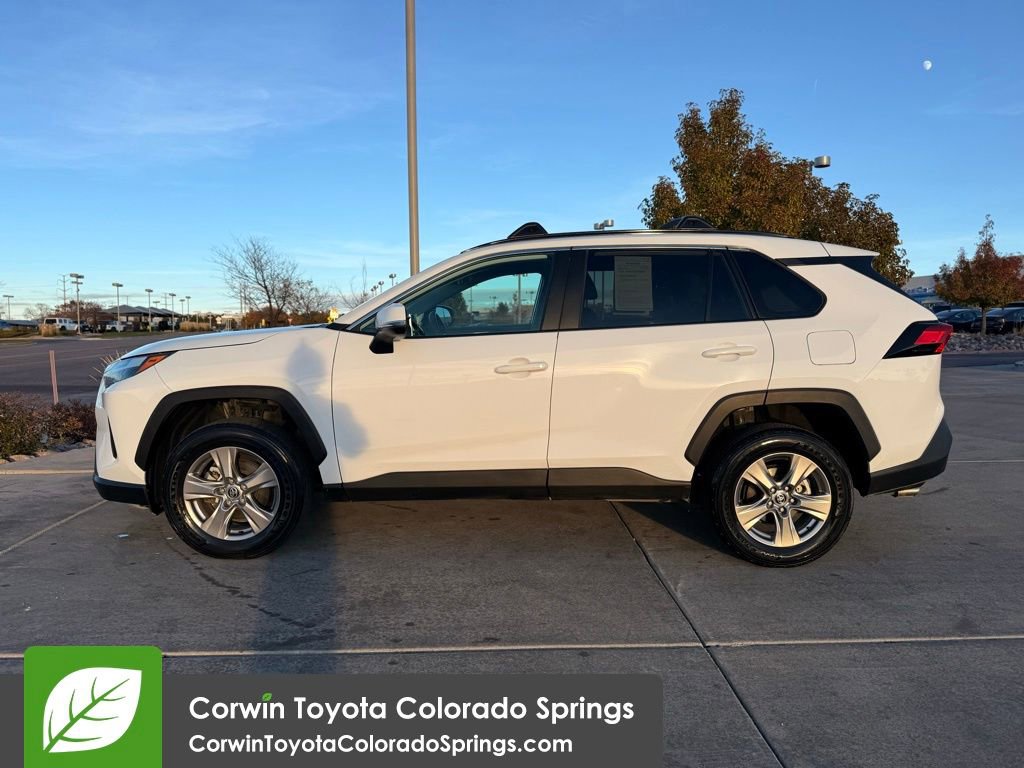 2023 Toyota RAV4 XLE photo 4