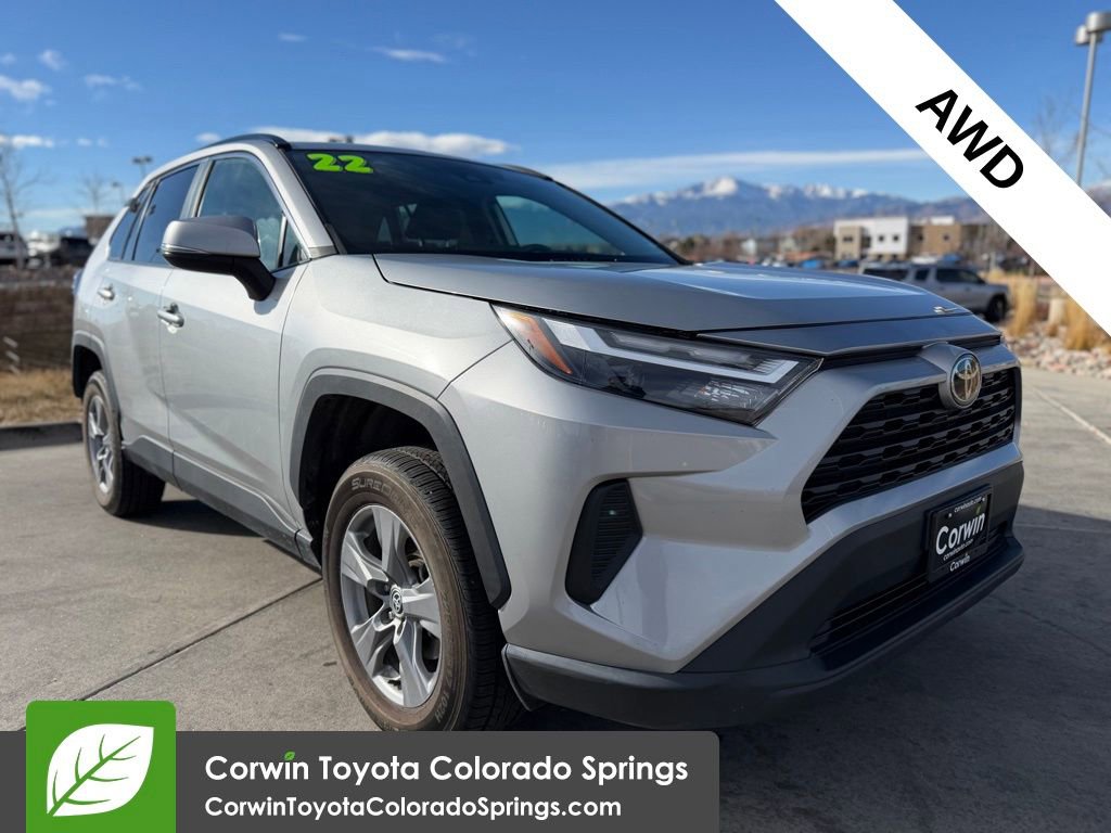 2022 Toyota RAV4 XLE's photo