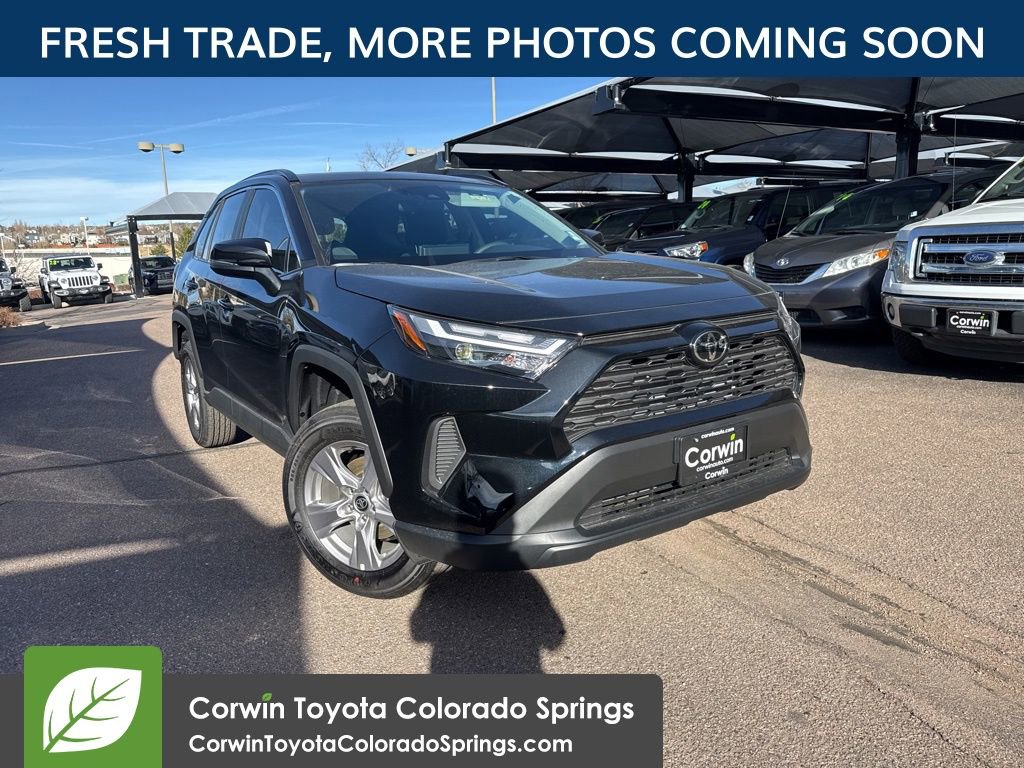 2025 Toyota RAV4 XLE's photo