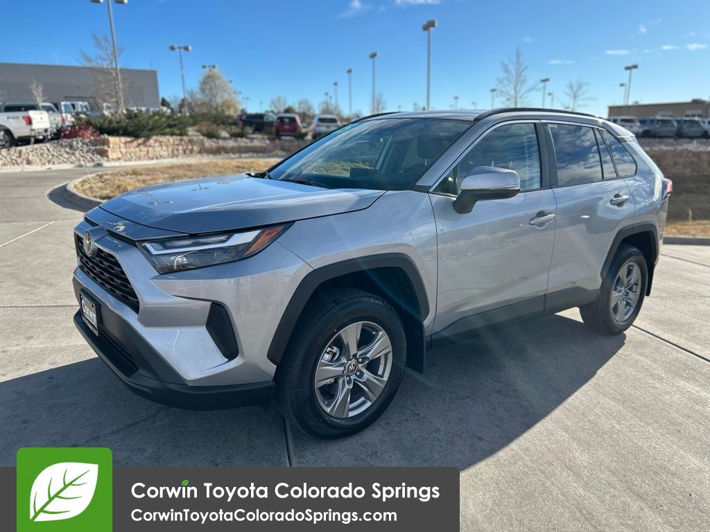 2025 Toyota RAV4 XLE photo 3