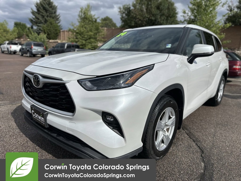 2024 Toyota Highlander LE photo 3