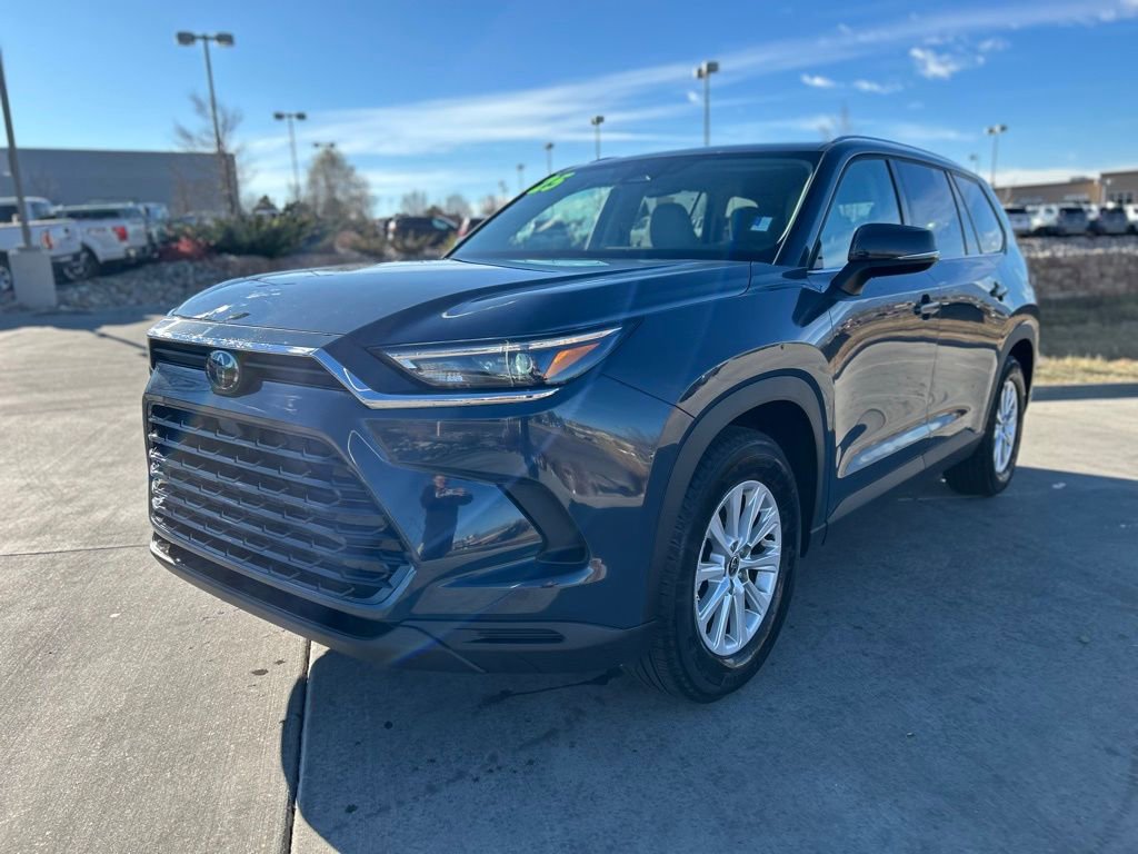 2025 Toyota Grand Highlander XLE photo 3