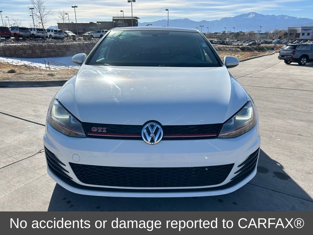 2017 Volkswagen Golf GTI photo 2