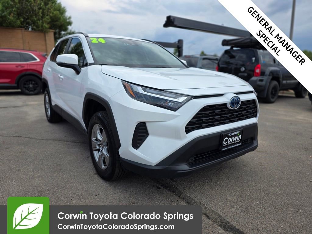 2024 Toyota RAV4 XLE's photo