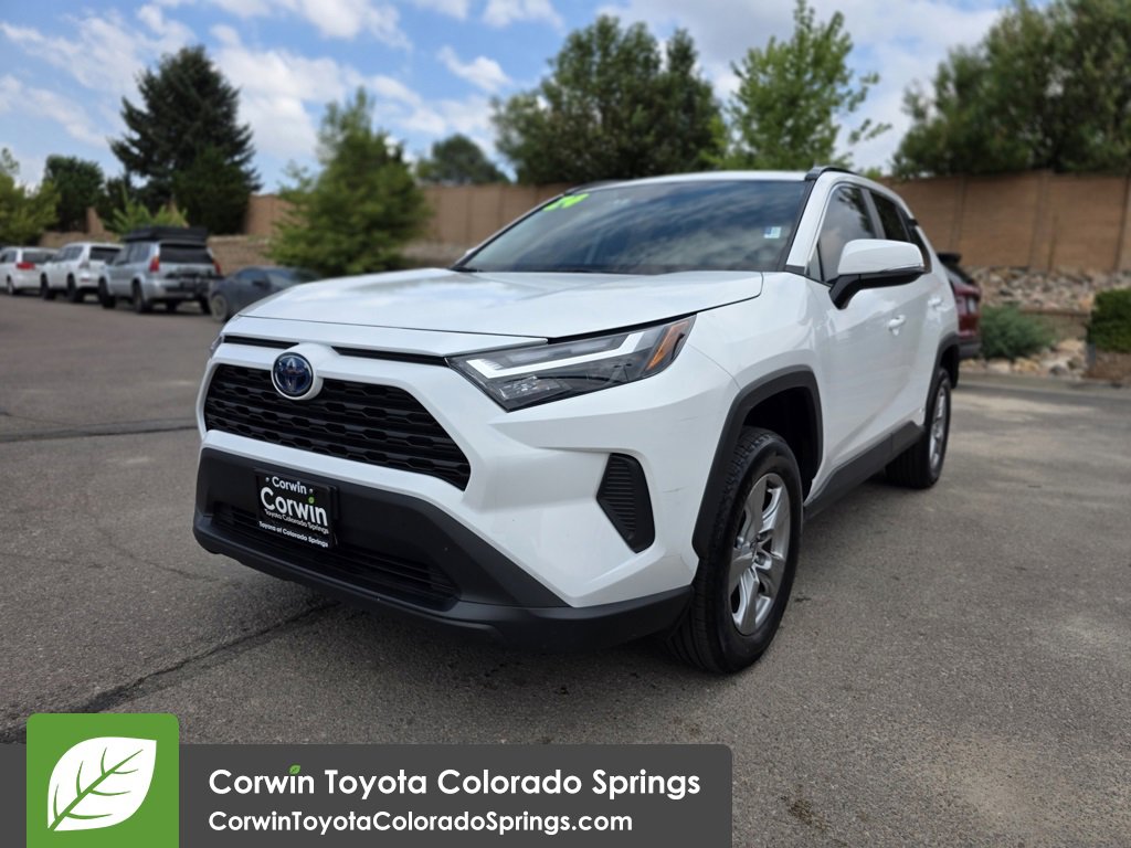 2024 Toyota RAV4 Hybrid XLE photo 3