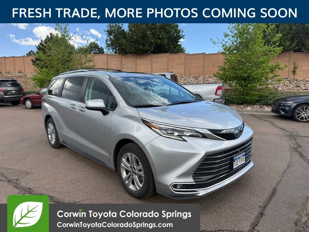 2024 Toyota Sienna Platinum 7-Passenger Hybrid AWD's photo