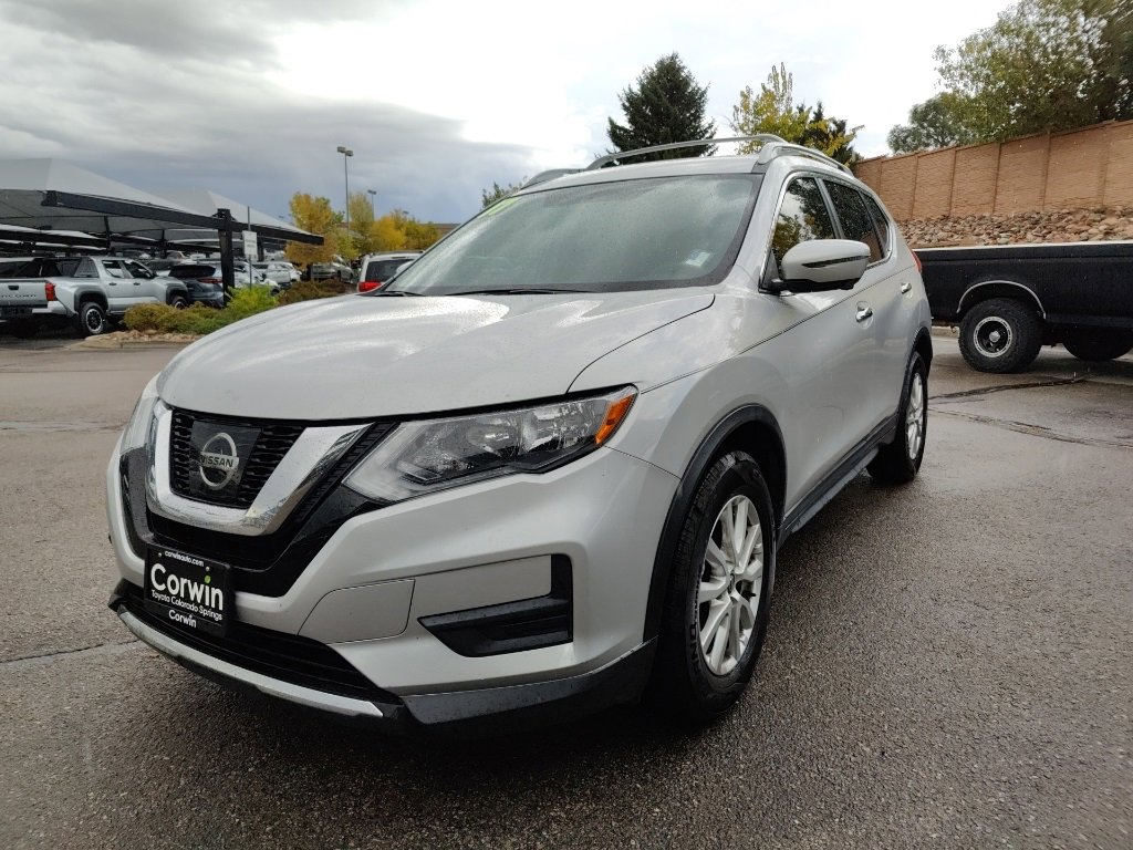 2017 Nissan Rogue SV photo 3