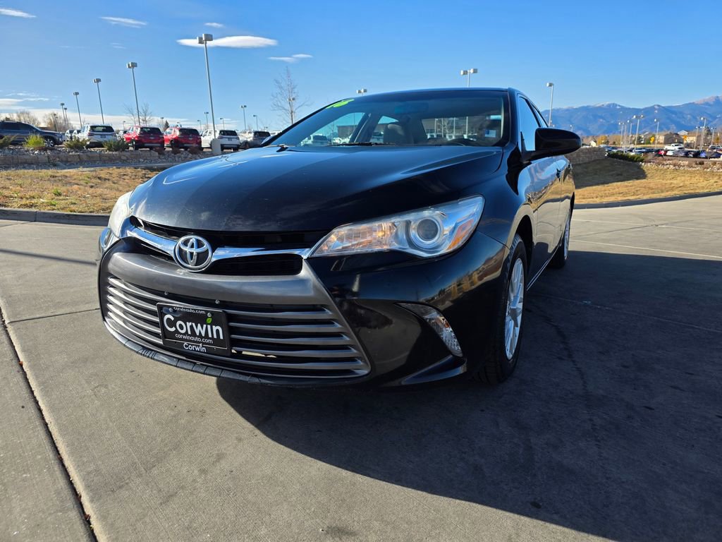 2016 Toyota Camry LE photo 3