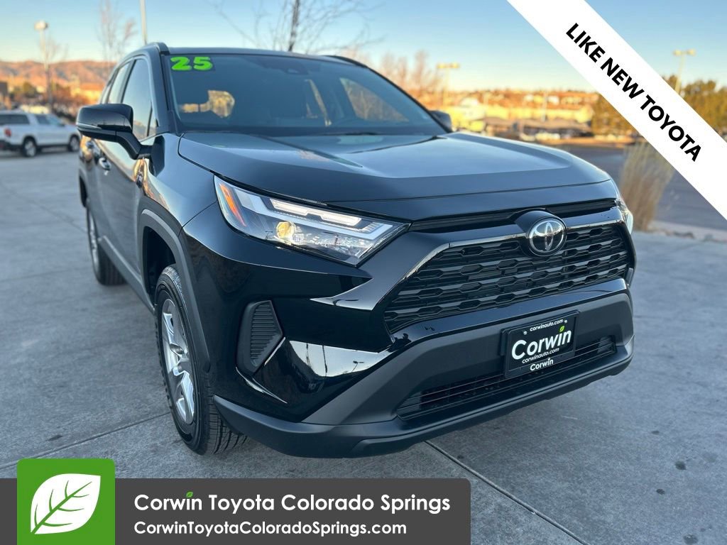 2025 Toyota RAV4 XLE's photo