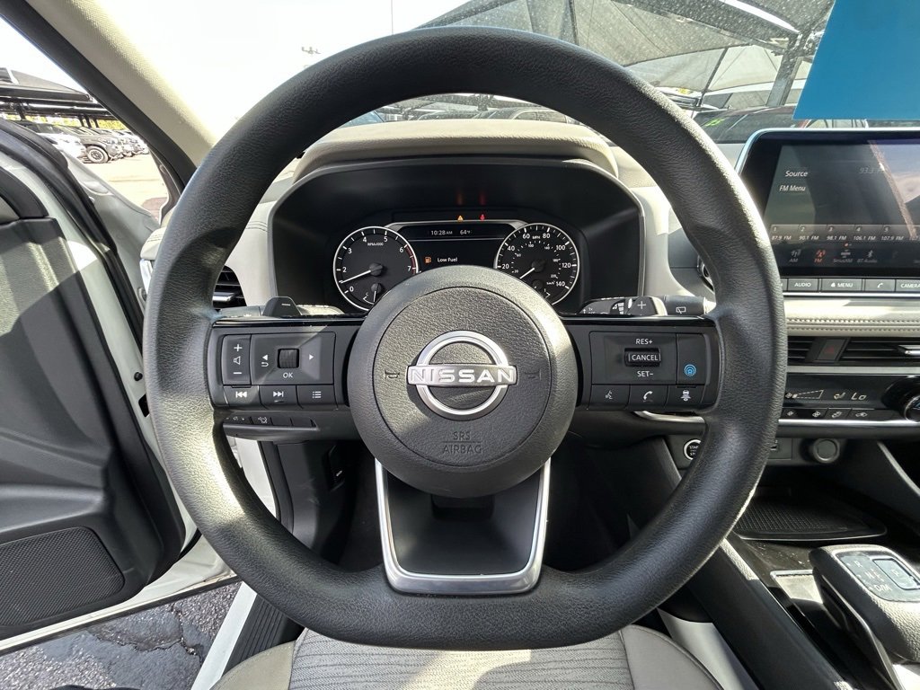 2023 Nissan Rogue SV photo 2