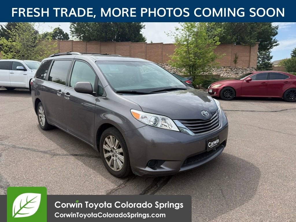 2015 Toyota Sienna LE V6 AWD 7-Passenger's photo