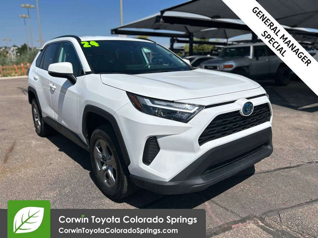 2024 Toyota RAV4 XLE's photo
