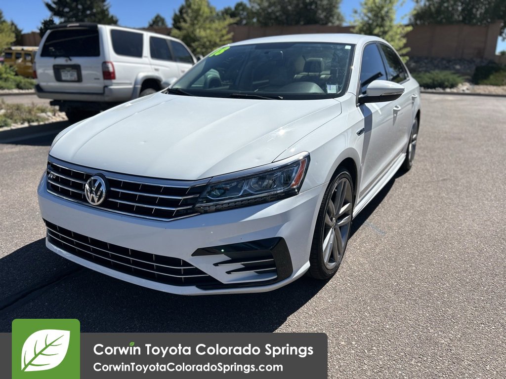 2018 Volkswagen Passat 2.0T R-Line photo 3