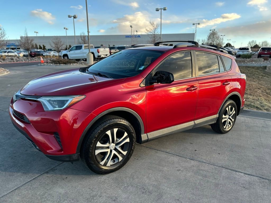 2017 Toyota RAV4 LE photo 3