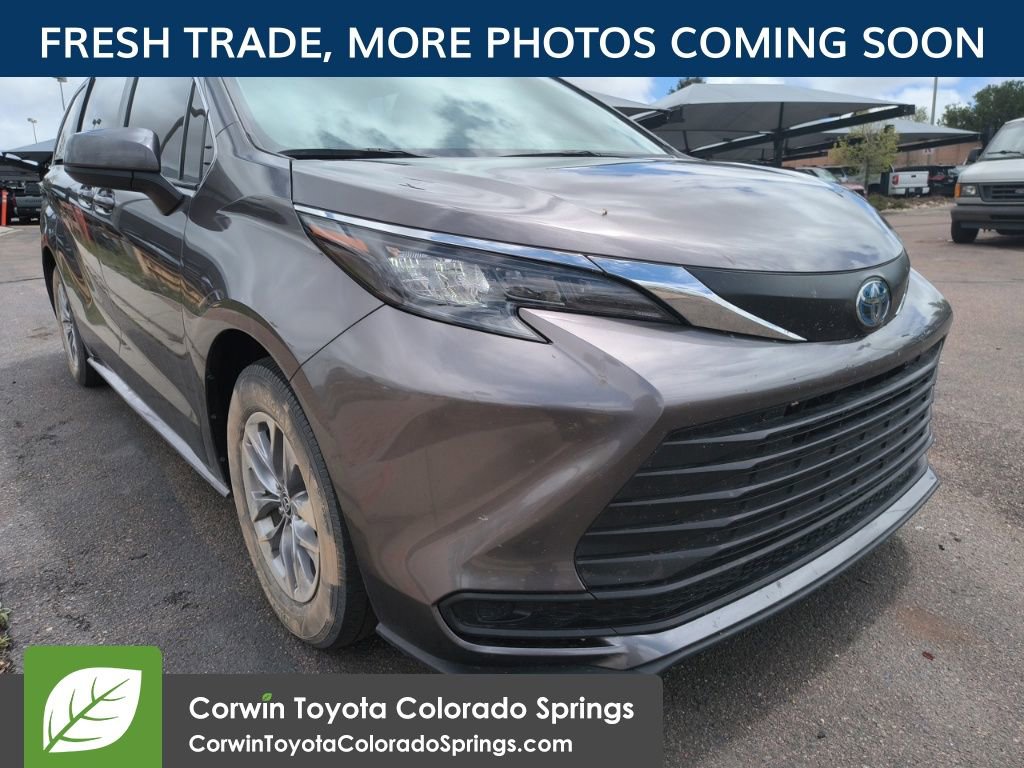 2024 Toyota Sienna LE 8-Passenger Hybrid AWD's photo
