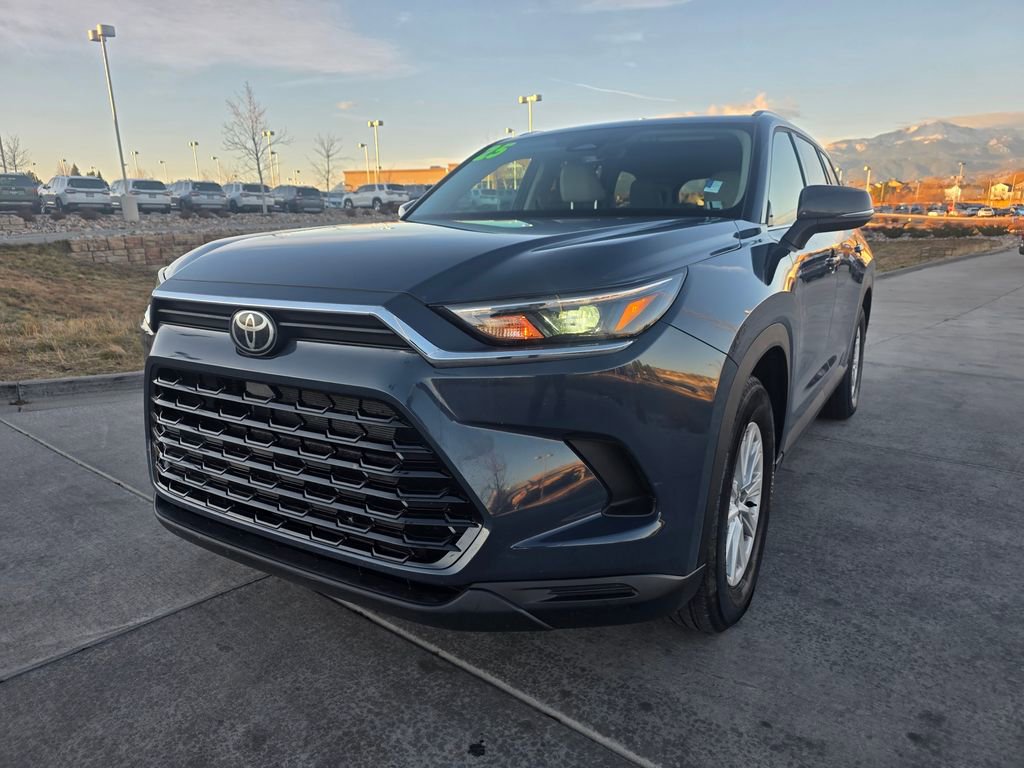 2025 Toyota Grand Highlander XLE photo 3