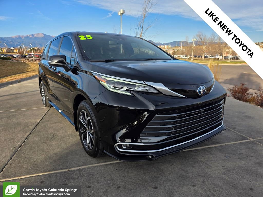 2025 Toyota Sienna Platinum's photo