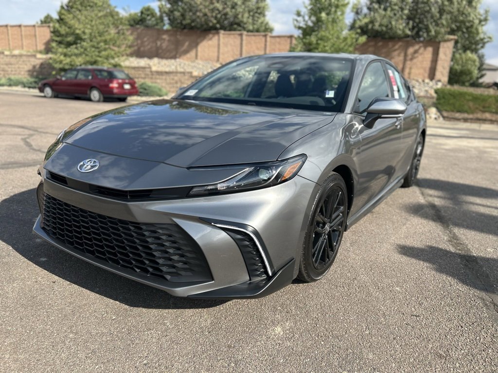 2025 Toyota Camry SE photo 3