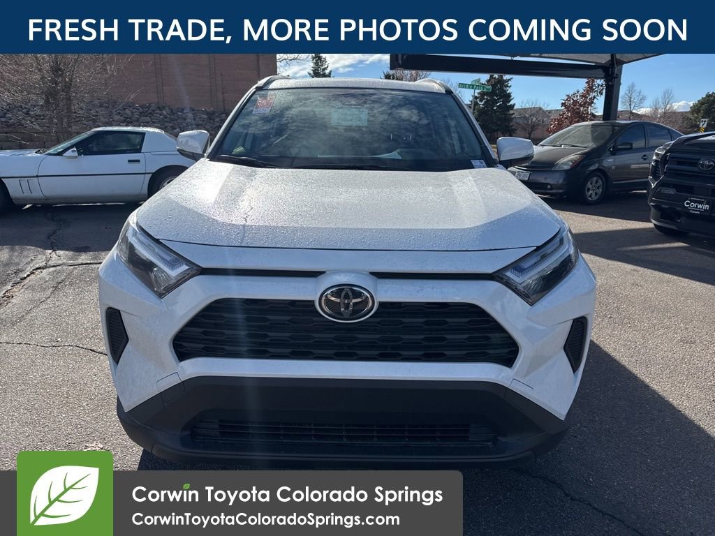 2025 Toyota RAV4 Hybrid XLE photo 2
