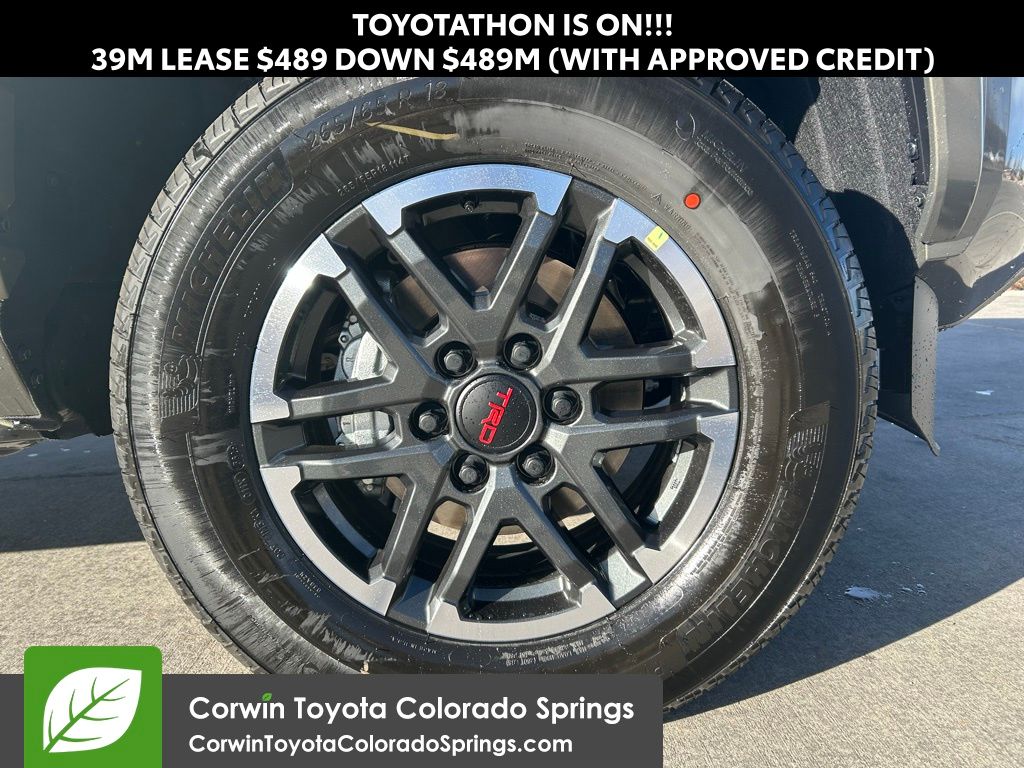 2025 Toyota RAV4 XLE's photo