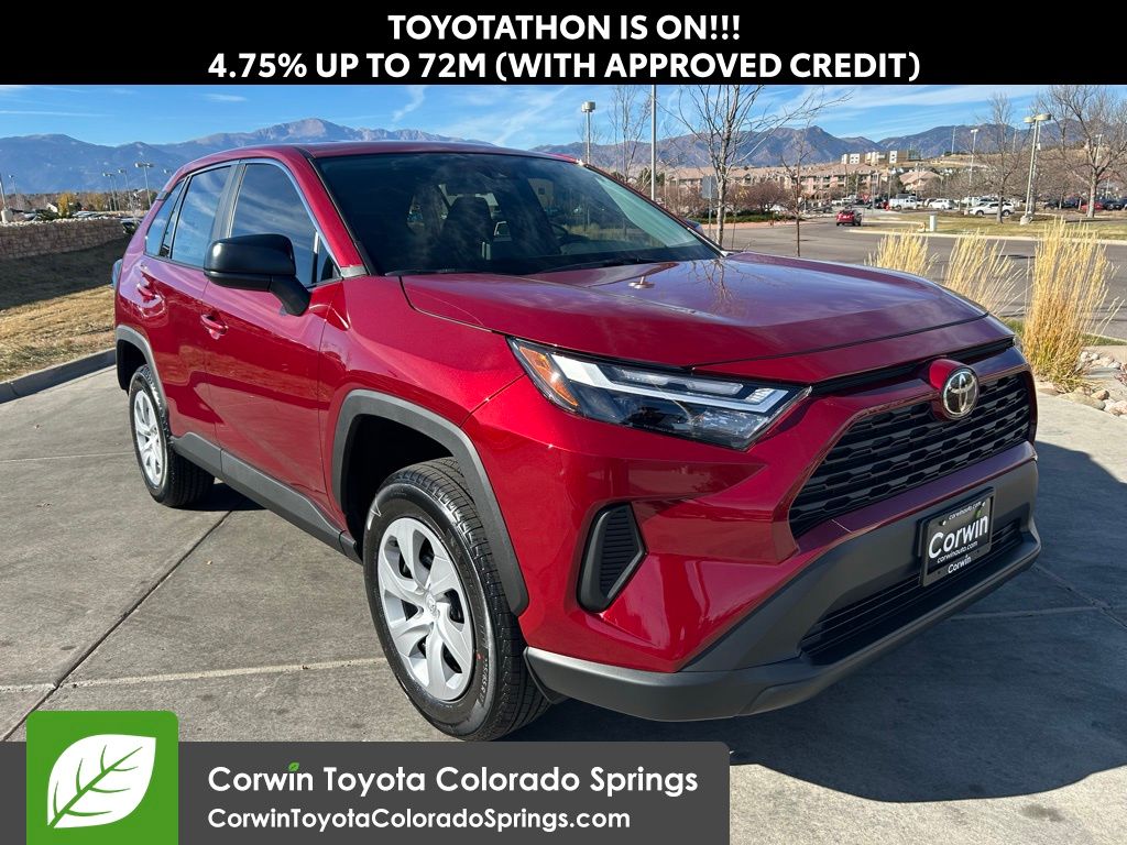 2025 Toyota RAV4 LE's photo