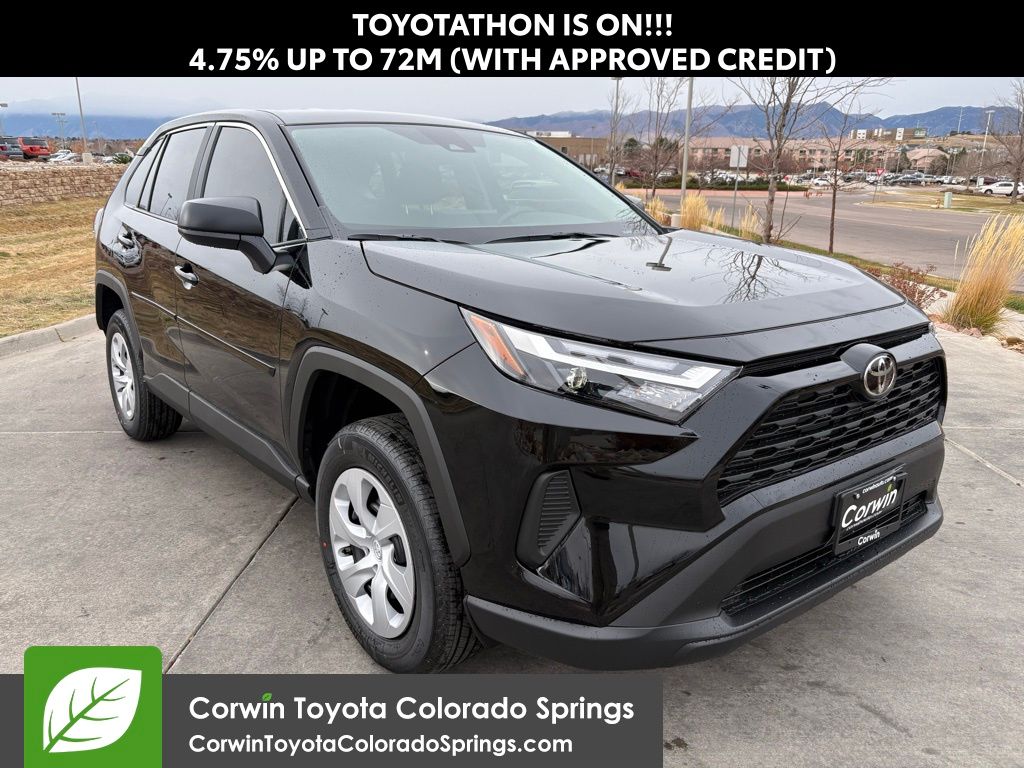 2025 Toyota RAV4 LE's photo