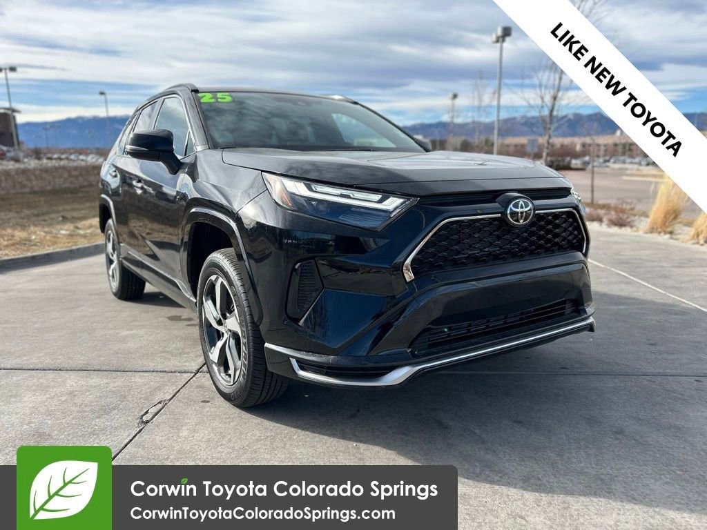 2025 Toyota RAV4 SE's photo