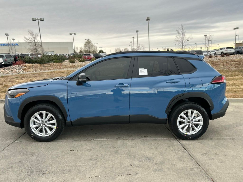 2026 Toyota Corolla Cross LE photo 2