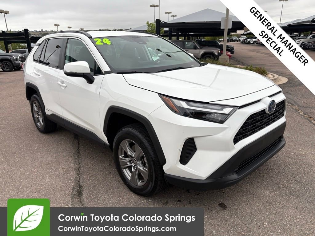 2024 Toyota RAV4 XLE's photo