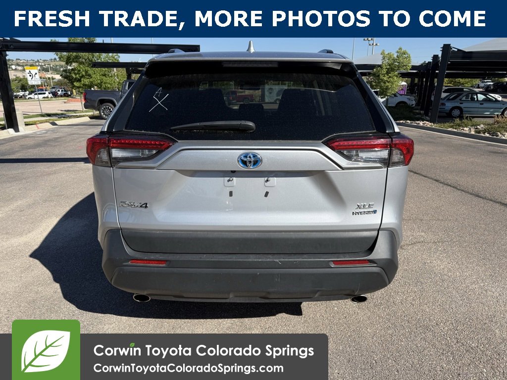 2024 Toyota RAV4 Hybrid XLE photo 2