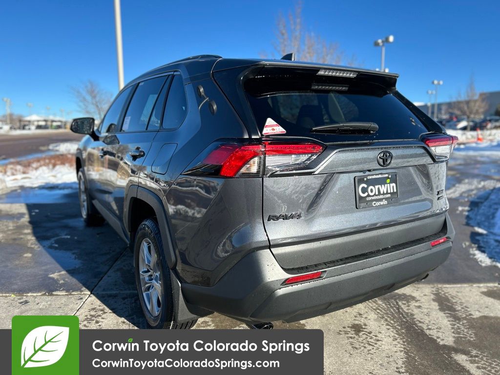 2025 Toyota RAV4 XLE photo 3