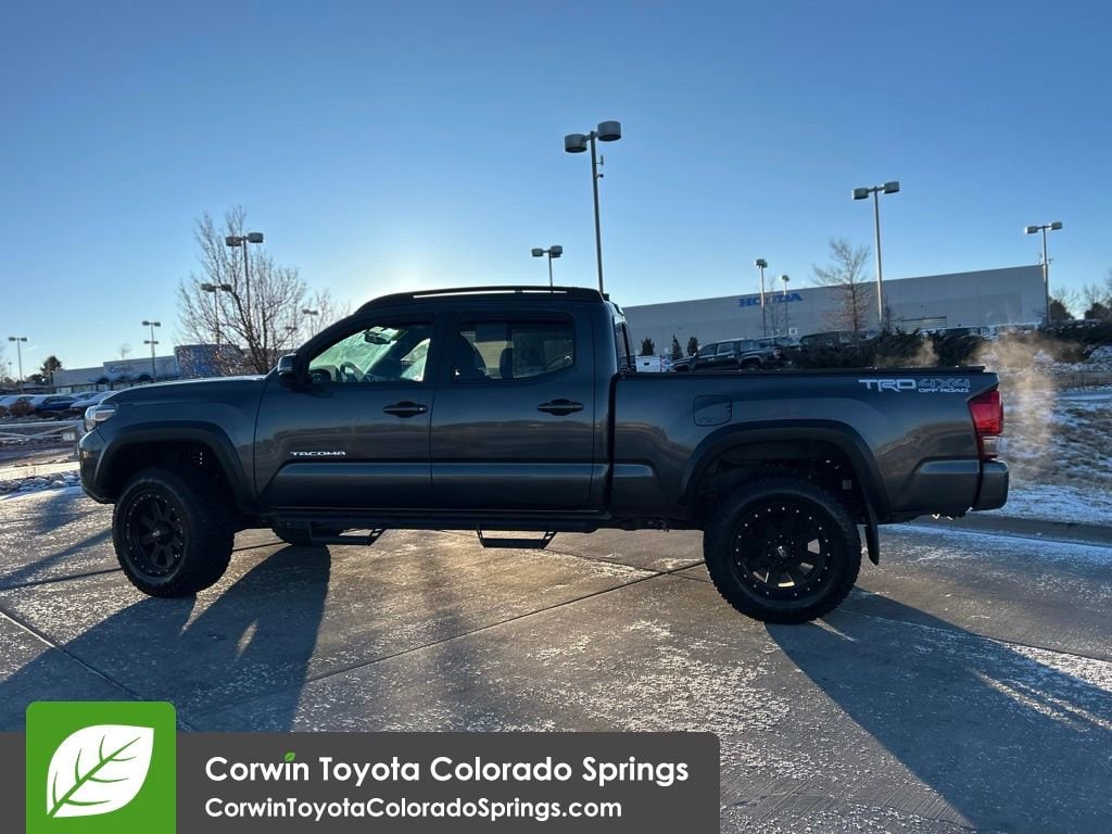 2017 Toyota Tacoma SR5 TRD Sport photo 4