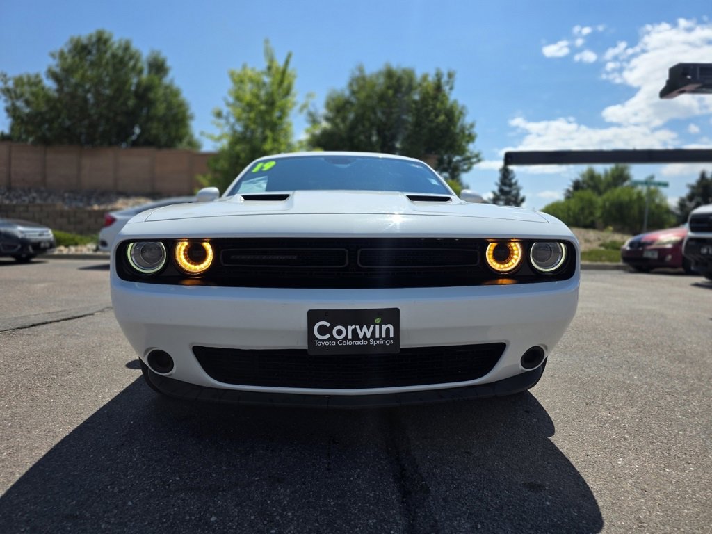 2019 Dodge Challenger SXT photo 2