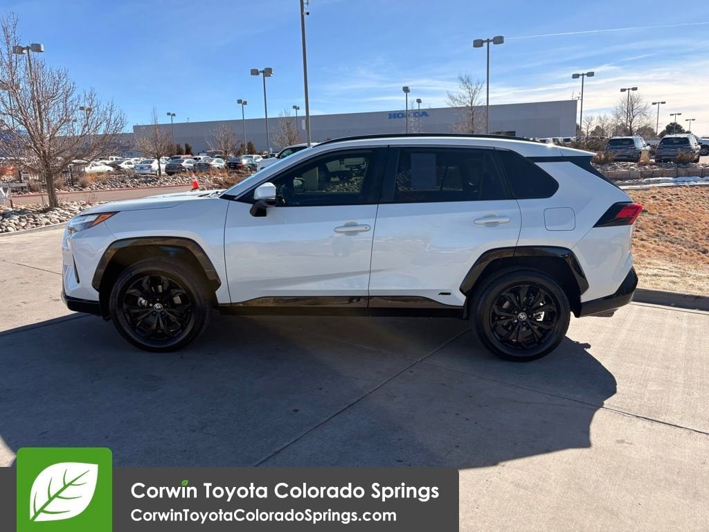 2022 Toyota RAV4 Hybrid SE photo 3