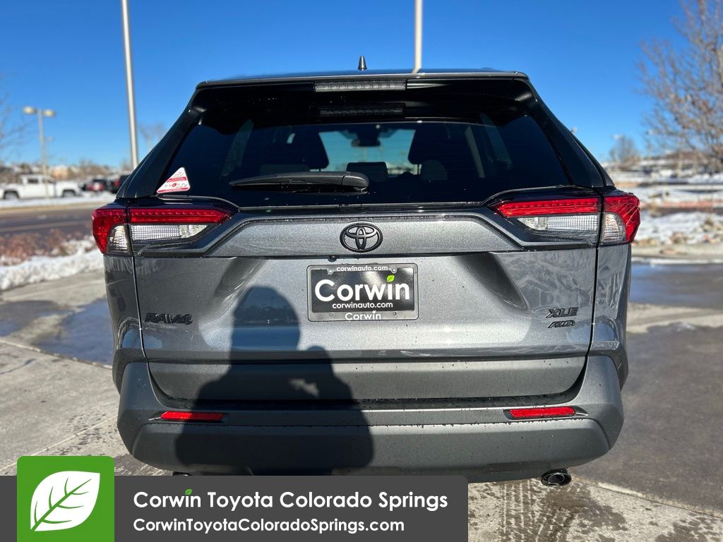 2025 Toyota RAV4 XLE photo 4