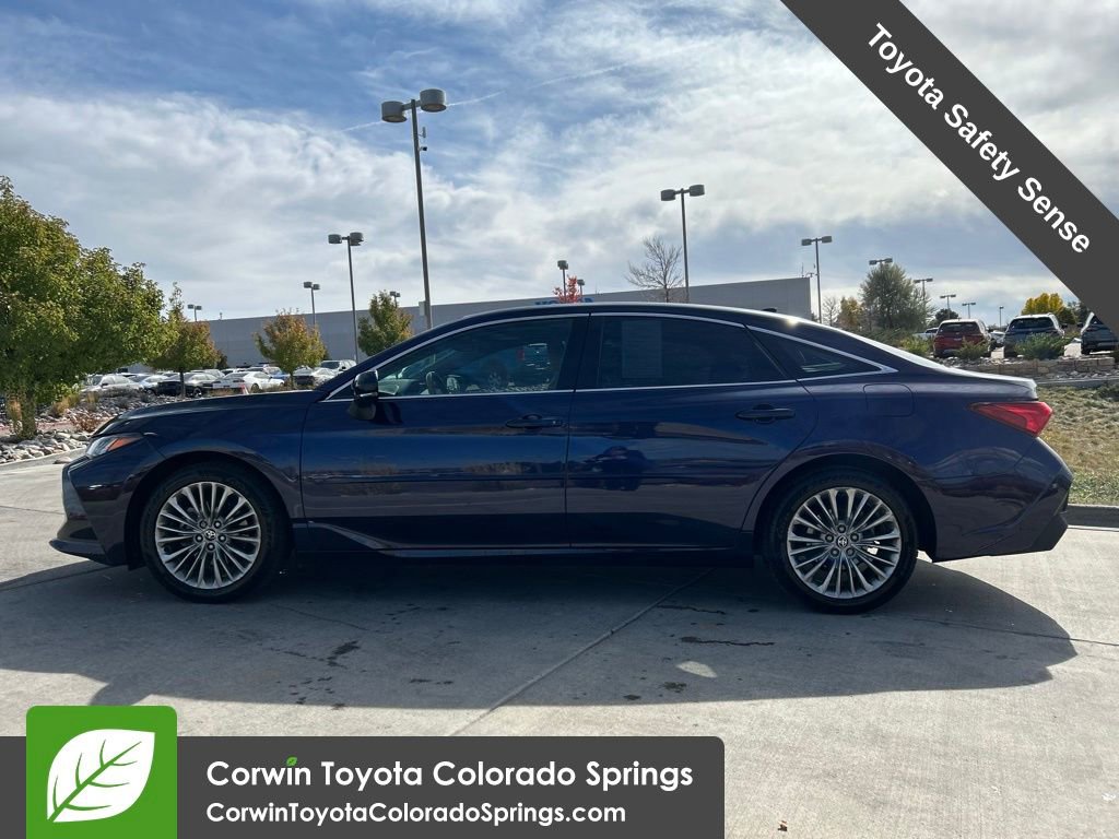 2022 Toyota Avalon Hybrid Limited photo 4